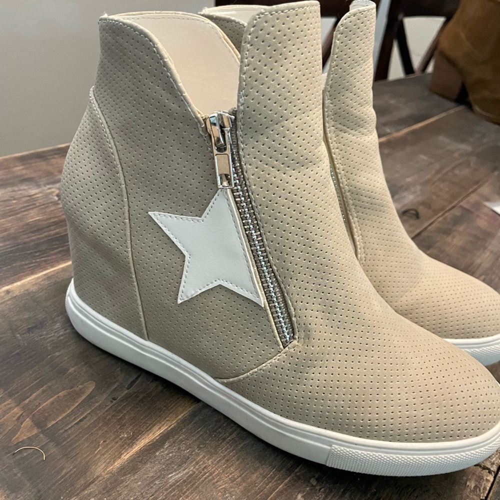 Wedge sneakers